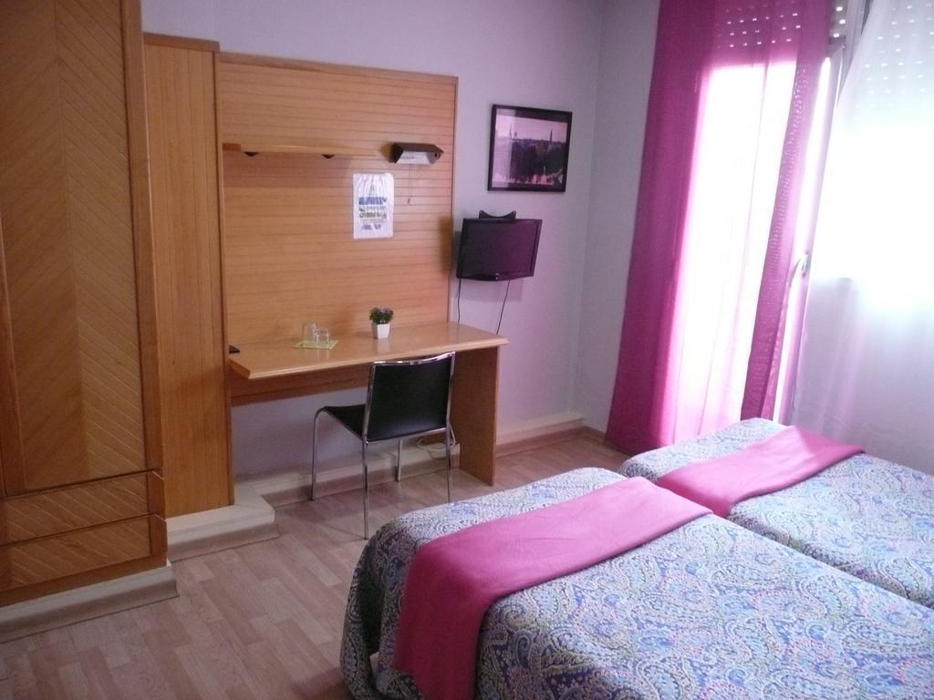 לוגרוניו Pension Cinco Villas חדר תמונה